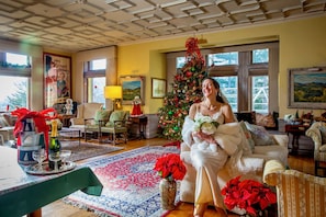 Interior - 15 bedroom/14 bath inn is your private home! Weddings, Reunions, Sleep 32 -100! (Manchester)