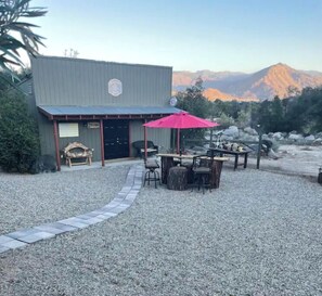 تناول الطعام بالخارج