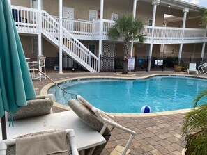 Alberca al aire libre y alberca climatizada