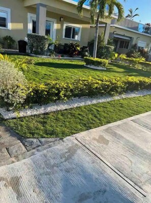 Property grounds - The Marina Villas  (Green Wich Park)