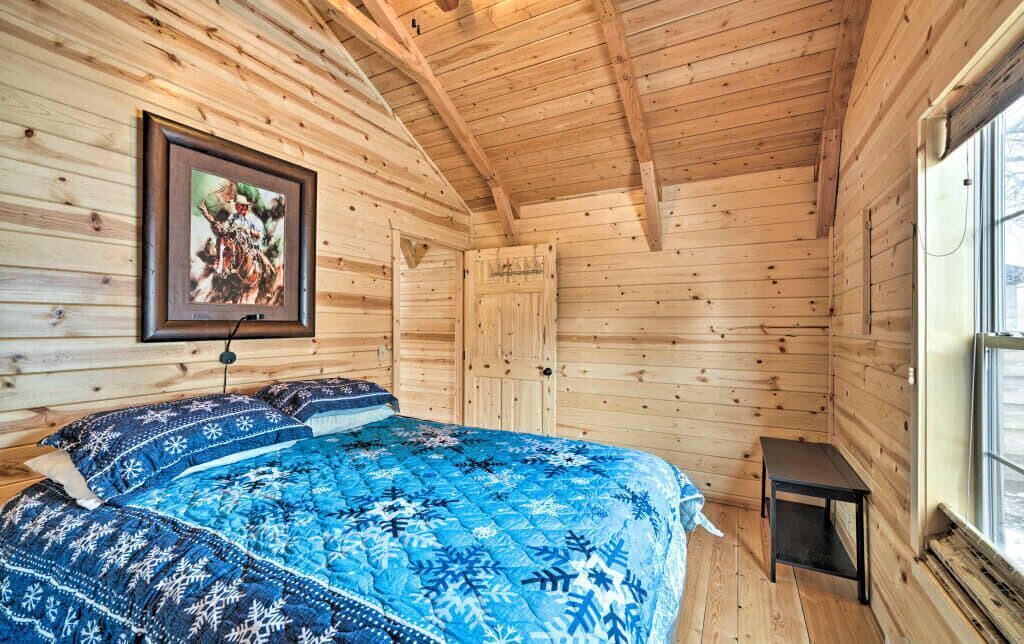1 bedroom, individually decorated, individually furnished