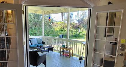 Beautiful Cottage Home - On the Big Island Located in the Sunbelt