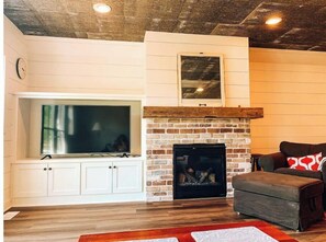 Smart TV, fireplace, DVD player, stereo