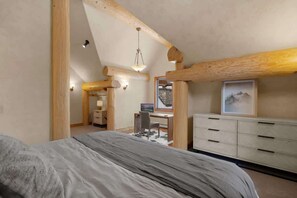 7 bedrooms, iron/ironing board, WiFi, bed sheets