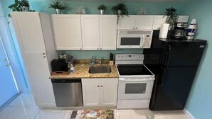 Unclassified image, 2 of 31, button - ★ Zin Star Studio★5 min to Beach★ (Fort Lauderdale)