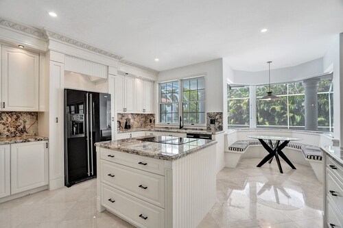 Historic Hollywood Mansion 5 Minutes to the Beach