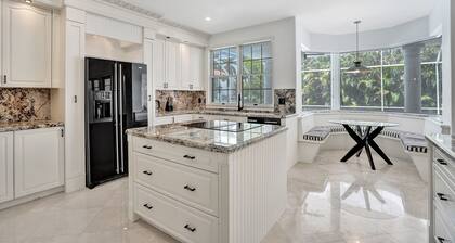 Historic Hollywood Mansion 5 Minutes to the Beach