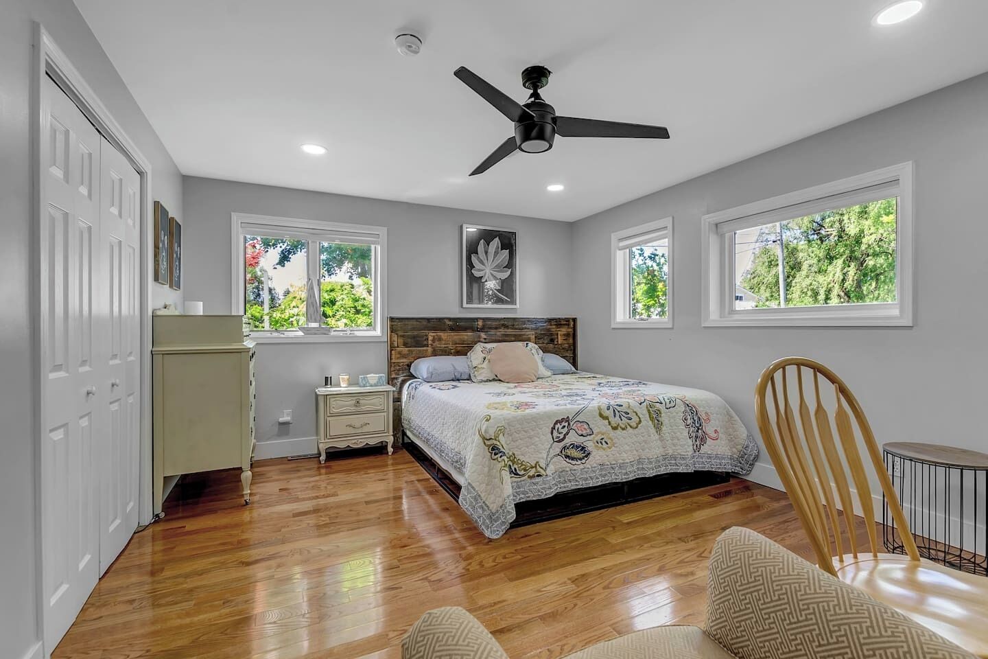 5 quartos, ferros/tábuas de passar roupa, Wi-Fi de cortesia