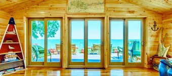 Private Lakefront Cottage Retreat near Niagara