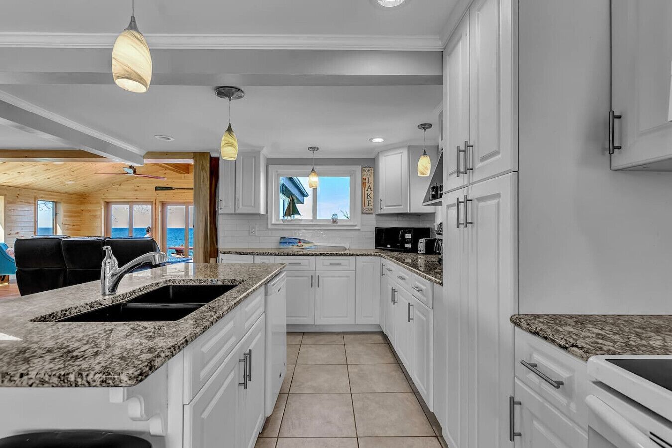 Kylskåp, mikrovågsugn, ugn och spishäll