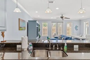 Living area - 2 minute walk to the beach! 7 minutes to Rosemary (Panama City Beach)