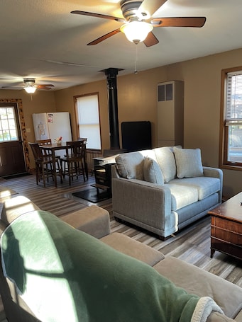 スマートテレビ、暖炉. Cozy cabin in the Adirondacks