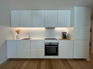 Réfrigérateur, four, plaque de cuisson, lave-vaisselle