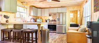 4PelicansOhio: Relaxing Cabin Near Leesville Lake ~Pets Welcome~ 2 Queens & 1F