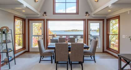 Luxury Lakefront Retreat:Hot Tub, Game Room, Spectacular Views