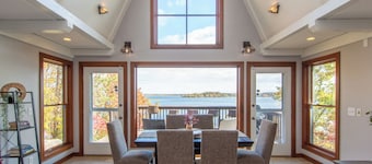 Luxury Lakefront Retreat:Hot Tub, Game Room, Views