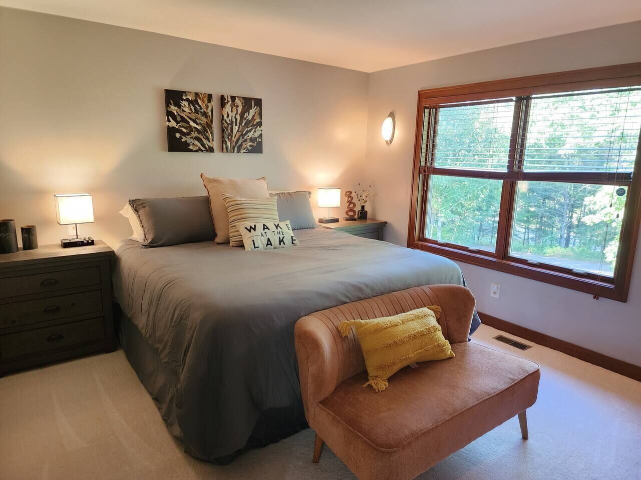 5 bedrooms, desk, iron/ironing board, travel crib