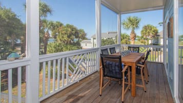 Huis, meerdere bedden, uitzicht op oceaan | Terrein van de accommodatie