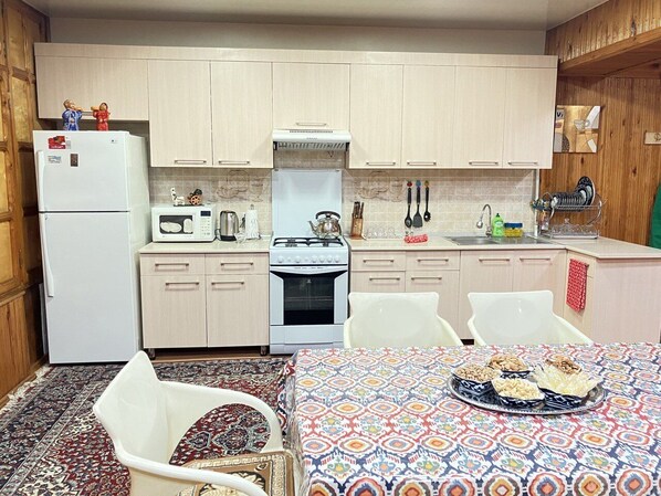 Fridge, microwave, oven, cookware/dishes/utensils