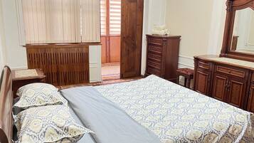 4 soverom, strykejern/-brett, wi-fi (inkludert) og sengetøy