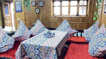 4 soverom, strykejern/-brett, wi-fi (inkludert) og sengetøy