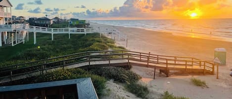 Sunrise Surfside! Wake up every morning to the fresh ocean breezes, call of coastal birdsong, and the soothing waves against the shoreline. This is THE BOOKING you have been looking for! Vacay to remember forever! Book today!