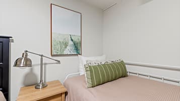 2 bedrooms, travel crib, free WiFi, bed sheets