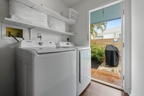 Interior - Remodeled HOT TUB & HEATED POOL home, 8 minutes to the beach! Shark Tank Getaway (Delray Beach)
