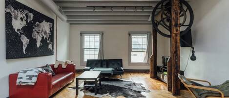 Smart-TV, Bücher, Arbeitsbereiche