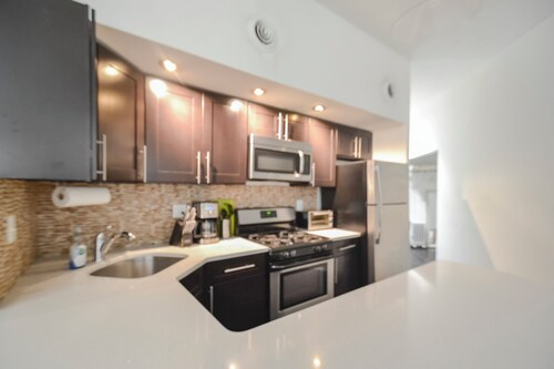 ☆ BEST VALUE 2BR CONTEMPORARY & MINIMALIST ☆