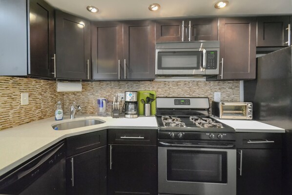 Fridge, microwave, oven, stovetop