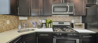 ☆ BEST VALUE 2BR CONTEMPORARY & MINIMALIST ☆