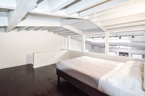 2 bedrooms, desk, iron/ironing board, travel crib