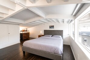 2 bedrooms, desk, iron/ironing board, travel crib - ☆ MAJESTIC PENTHOUSE DUPLEX - PRIME LOCATION ☆ (Philadelphia)