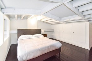 2 Schlafzimmer, Schreibtisch, Bügeleisen/Bügelbrett, Reisekinderbett