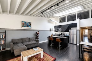 Smart TV, offices - ☆ MAJESTIC PENTHOUSE DUPLEX - PRIME LOCATION ☆ (Philadelphia)