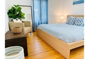 2 habitaciones, tabla de planchar con plancha y cuna de viaje