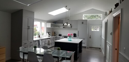 Immaculate Waterfront 2 bedroom! 
