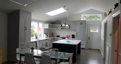 Immaculate Waterfront 2 bedroom!