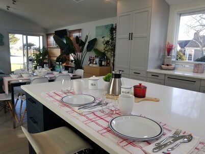 Immaculate Waterfront 2 bedroom!