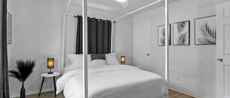 2 slaapkamers, een strijkplank/strijkijzer, reisbedje, wifi