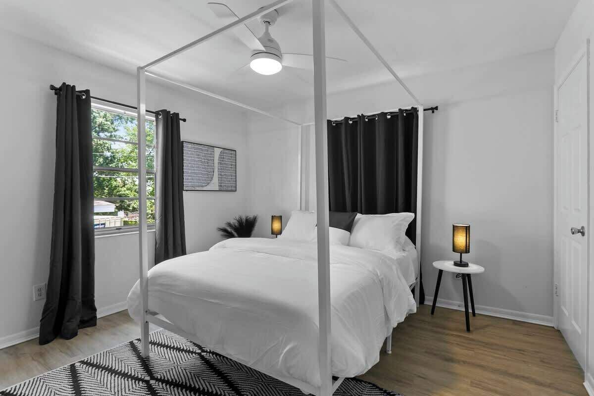 2 bedrooms, iron/ironing board, travel cot, WiFi