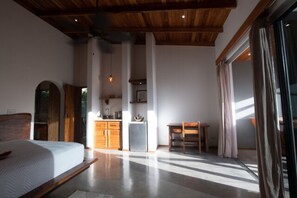 1 bedroom - Beachfront Air Suites #5 (Playa Guiones)