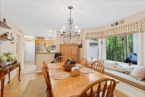 Dining - Private Dock & Lakefront ADK home (Fort Ann)