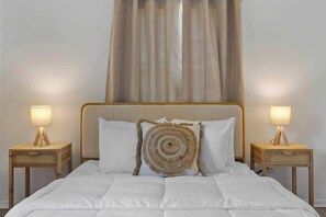 2 bedrooms, memory foam beds, desk, iron/ironing board - Boho Inspired Apt in the heart of Tampa Bay! (Tampa)