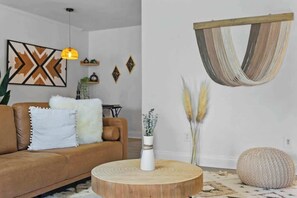 TV, offices - Boho Inspired Apt in the heart of Tampa Bay! (Tampa)