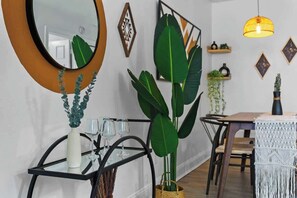 Dining - Boho Inspired Apt in the heart of Tampa Bay! (Tampa)