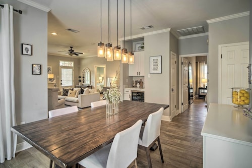 Baton Rouge Game Day House w/ Chic Yard Space
