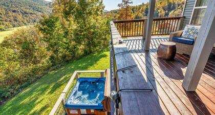 Treetop Retreat - Amazing Views, Hot Tub, Secluded