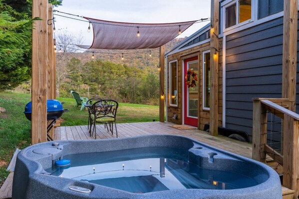 Terrace/patio - Magnolia Tiny Home - Hot Tub and Mountain Views (Wildwood)